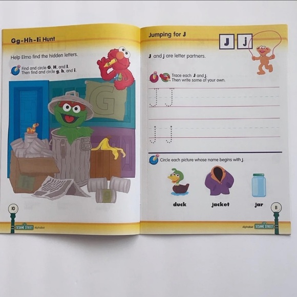 Sesame Street Alphabet with Bert & Ernie book - Picture 8 of 9